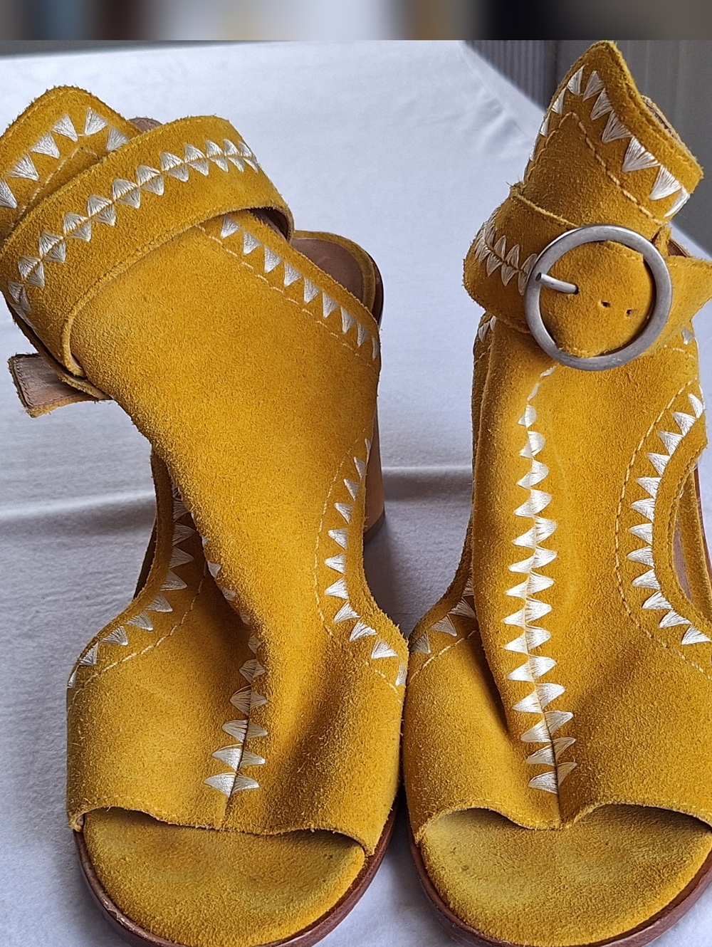 Bernardo Yellow Suede Heeled Sandals Size 10 Ankle Strap Boho Block Heel - Picture 2 of 5